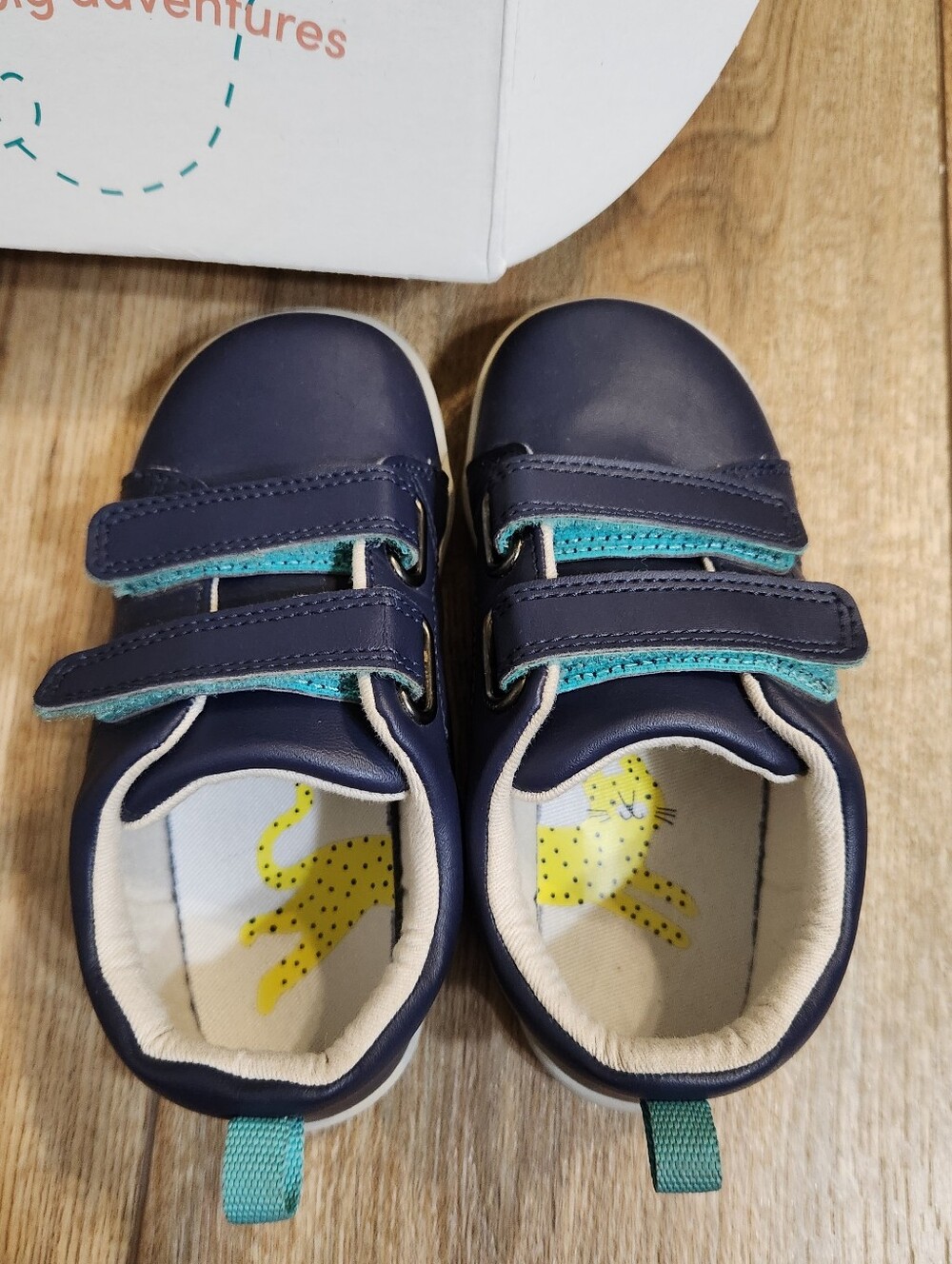 Ten Little Sneakers With Box & Stickers - Picture 7 of 13